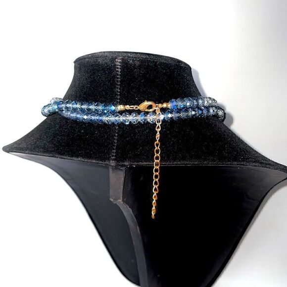 Beautiful! Iridescent Glass Beaded Necklace - Picture 8 of 9